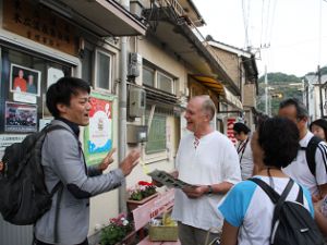 Evening Walking Tour with Local Onsen and Izakaya Dinner Experience