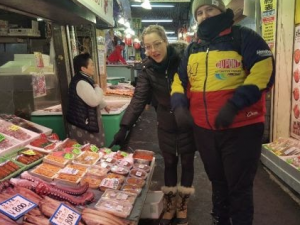 Otaru Walking & Street Food Tour in Hokkaido