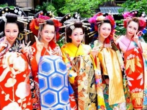 Wear Oiran-Style Kimono And Enjoy Strolling In Gion