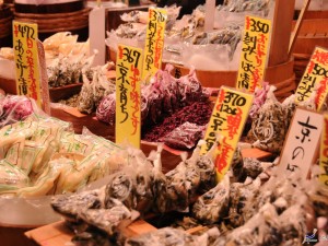 Experience Tea Ceremony and Walking at Nishiki Market.