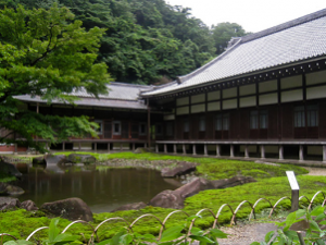 An Approach to Zen Temples